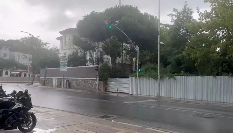 İstanbul'da Beklenen Sağanak: Yağışlar Şehri Alev Alev Sarmaladığı Anlar