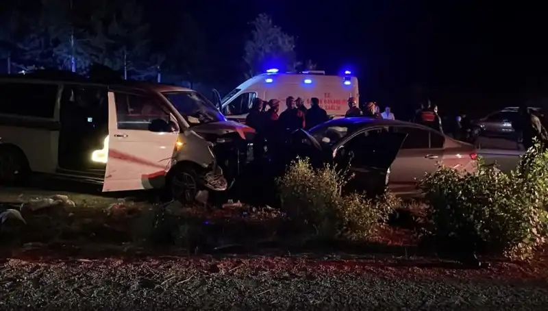 Ters Yön Faciası: Kafa Kafaya Çarpışmalar Can Aldı, Yaralılar Var!