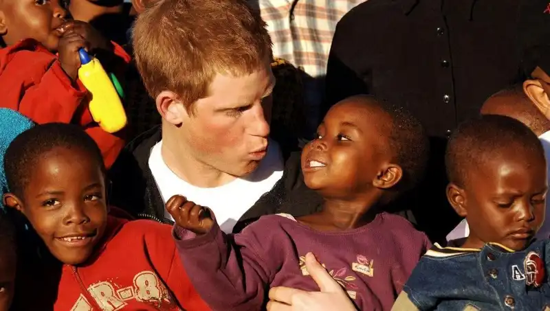 Prens Harry'nin 20 Yıllık Afrika Kuruluşundan İstifası: Sebepler ve Sonuçlar