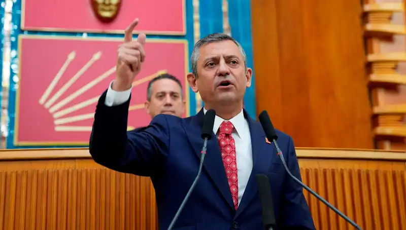 Özgür Özel, İBB Soruşturmasına Sert Tepki Gösterdi: Nedenleri ve Gelişmeler