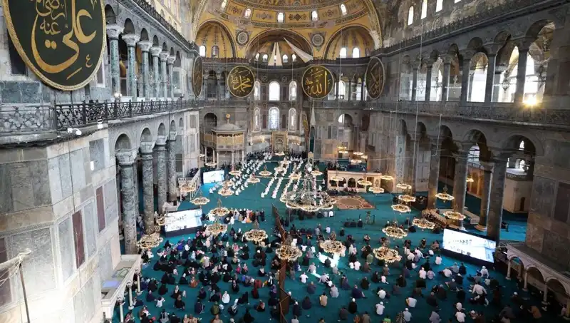 Ayasofya'nın Kapısını Kıran Sanığa Hapis Cezası Verildi: Davanın Ardındaki Nedenler