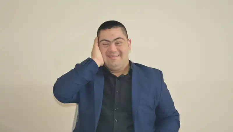 Down Sendromlu Genç Erdinç'in Hayalleri: Müzik ile Eşsiz Bir Yolculuk