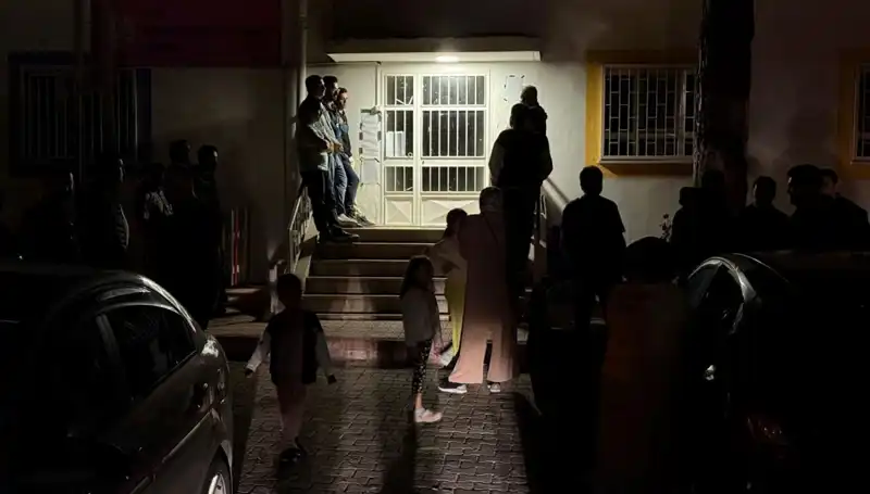 Anaokulu Kaydı İçin Gece Kuyruğu: Ailelerin Umut Dolu Bekleyişi
