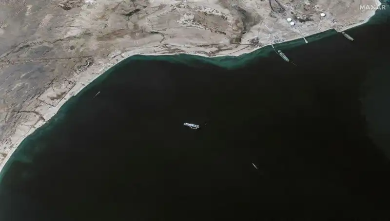 Yunan Gemisine Saldırı: Mürettebat Son Anda Hayatlarını Kurtardı