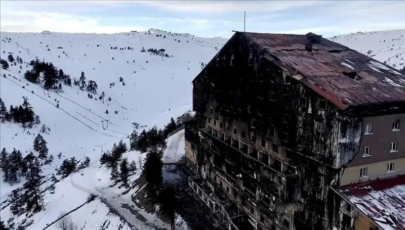 Kartalkaya'da Yangın Faciası: 8 Kişi Tahliye Edildi!