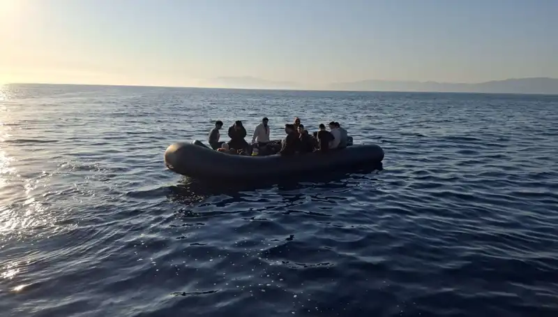 Ayvacık'ta Düzensiz Göçmen Kurtarma Operasyonu: 39 Kişi Hayata Tutundu