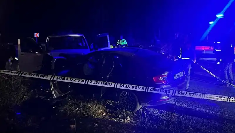 Minibüs Ters Şeritte Giderek Kaza Yaptı: 1 Ölü, 8 Yaralı