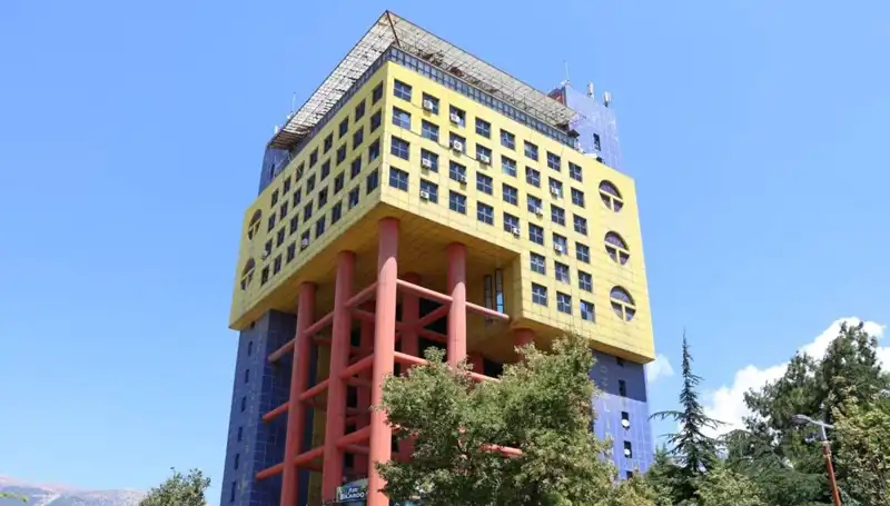 Dünyanın En Saçma Binası Yerine Heyecan Verici Yeni Proje Başlatıldı