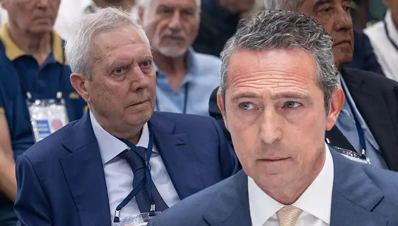 Fenerbahçe Divan Kurulu'nda Aziz Yıldırım'ın Beklenmedik Adaylık Açıklaması