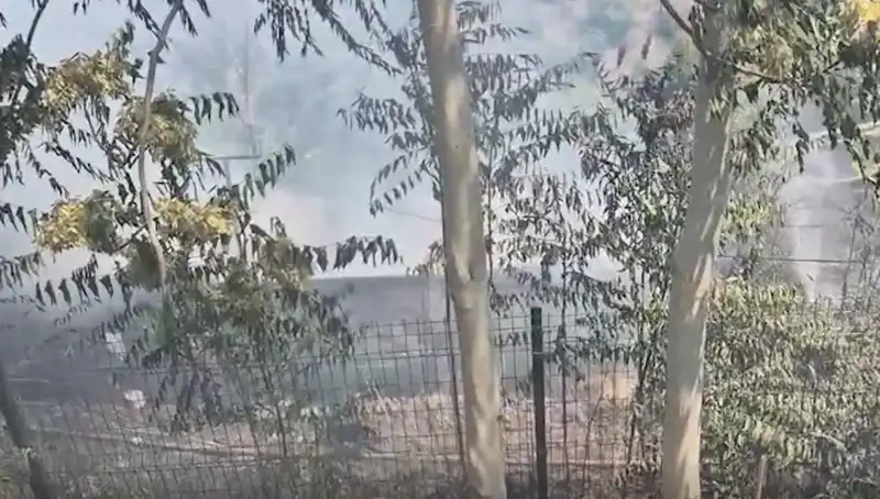 Sultangazi'de Korkutan Yangın: Gecekonduya Sıçrayan Alevler Panik Yarattı