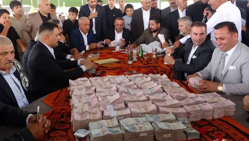 Aşiret Düğününde Takı Töreni: Geline 1,5 Kilo Altın, Damada 7,5 Milyon TL!
