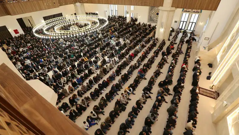 Cuma Namazı Saatleri 4 Nisan 2025: İstanbul, Ankara ve İzmir İçin Detaylar