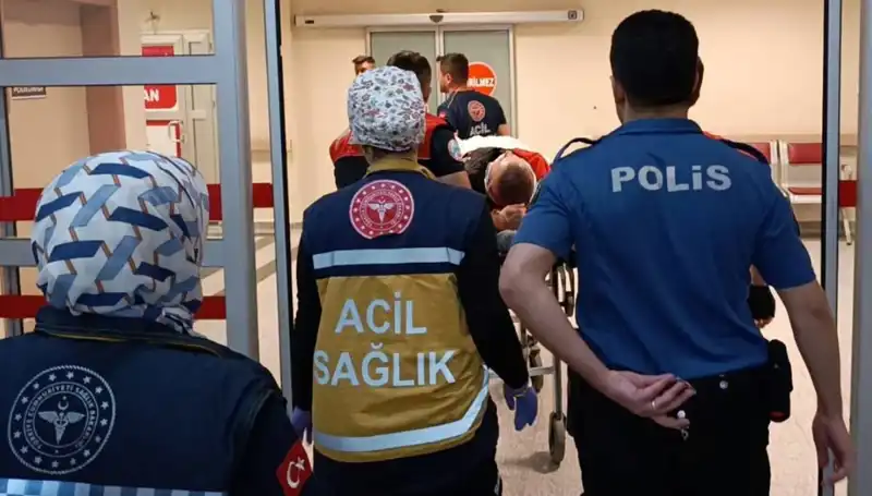 Polis Ekiplerinin Karıştığı Kaza: İki Yaralı ve Soruşturma Başlatıldı