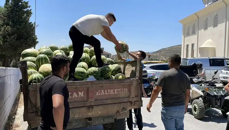 Toplum Dayanışmasının Gücü: Tonlarca Karpuz Ücretsiz Dağıtıldı!