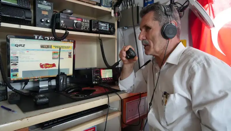 Hobi Telsiz İstasyonu ile 180 Ülke ile Haberleşen Amatör Radyo Meraklısı
