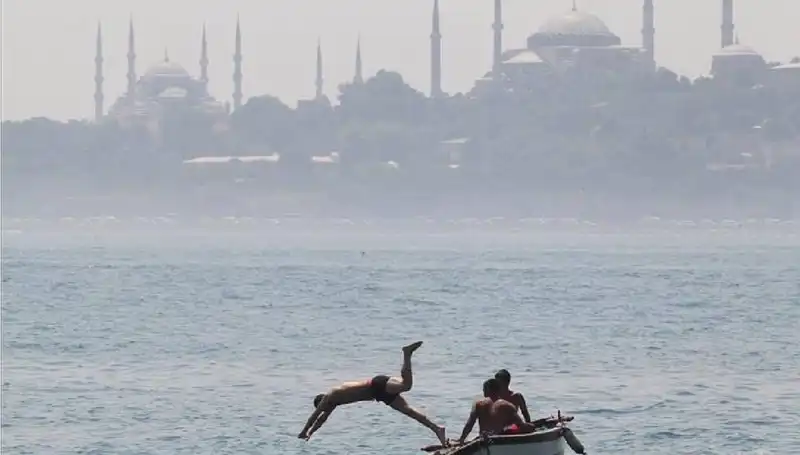 Aşırı Sıcaklar Geliyor: Ülke Genelinde 44 Dereceyi Göreceğiz!