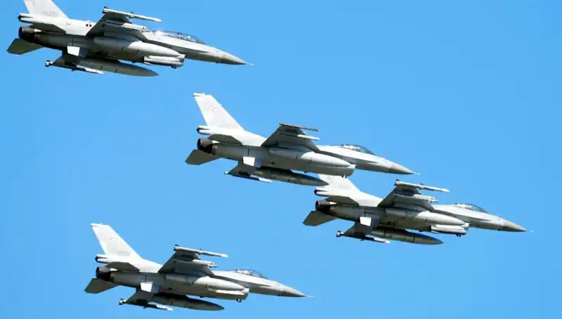 Ukrayna'daki F-16 Uçakları İçin Pilotsuz Eğitim: ABD'den 310 Milyon Dolarlık Yatırım