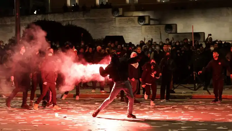 Yunanistan'da Hükümete Gensoru: Atina'da Protesto Ve Kargaşa Ortaya Çıktı
