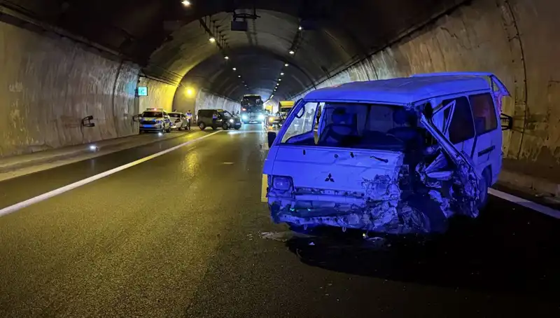 TEM Otoyolu’nda Zincirleme Kaza: Çok Sayıda Yaralı ve Trafik Felaketi!