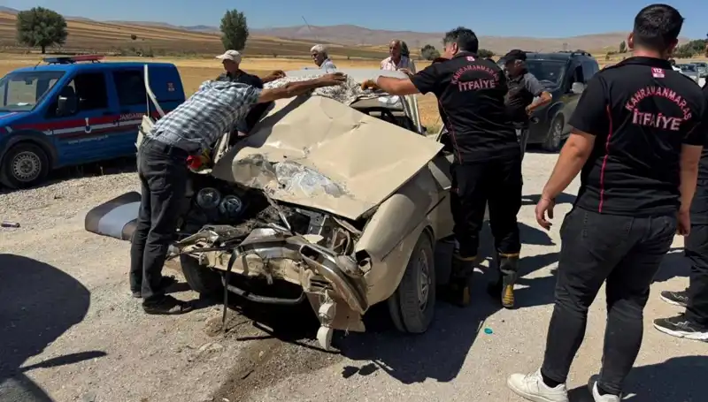 Kahramanmaraş'ta Kamyonet ve Otomobil Çarpıştı: 3 Yaralı, Olay Yeri Detayları
