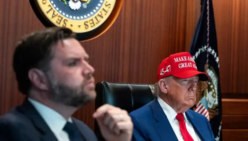 Trump’ın Azil Tasarısı Redd edildi: Siyasi Arenada Gözler Nereye Çevriliyor?