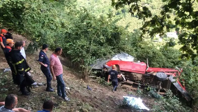 Fındık İşçilerini Taşıyan Araç Şarampole Devrildi: Can Kaybı ve Yaralılar Var!