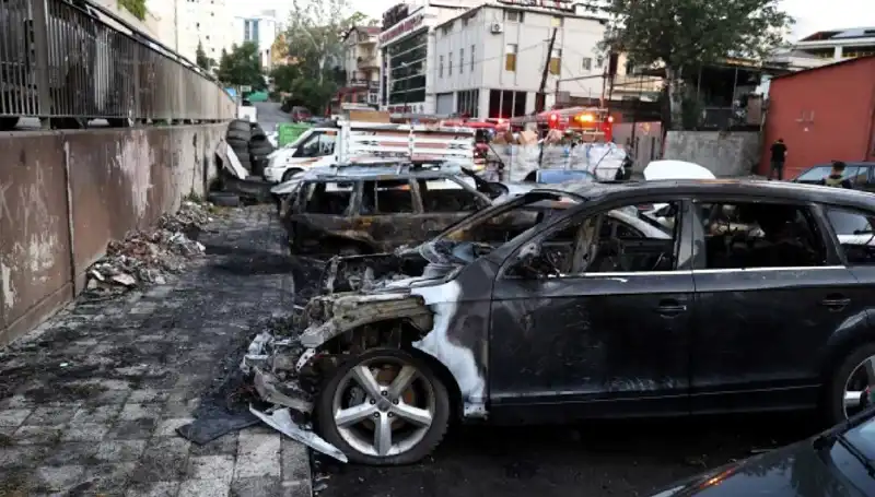 Sanayide Tamir Bekleyen Araçlarda Büstü Alevler! Yangın Korkuttu