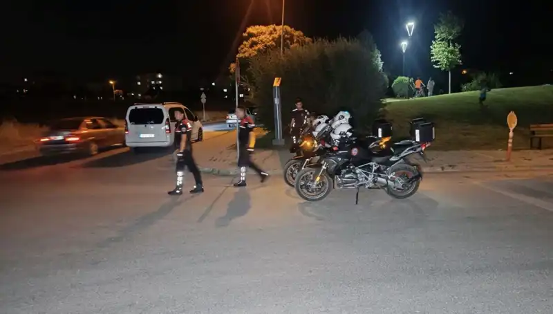 Parkta Çıkan Kavga: 14 Yaşındaki Çocuk Bıçakla Yaralandı!